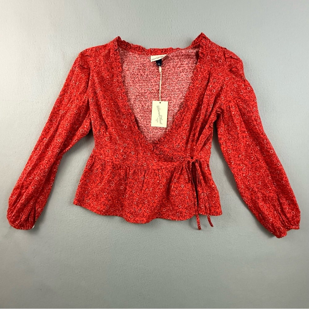 Universal Thread Cropped Blouse Women's Medium V-Neckline Long Sleeve Floral Red